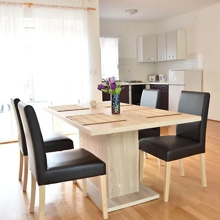 Family House Branka Tatil Evi Peroj